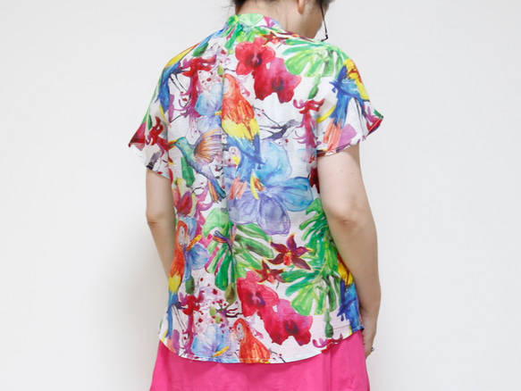 彩色鸚鵡印花法式袖 光滑透明材質，適合夏季穿搭 ◎ 一件就夠了！ 第4張的照片