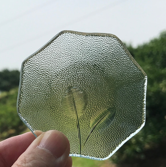 昭和ガラス・レトロガラスの豆皿・マルチトレイ　葉っぱ柄　SDGs 3枚目の画像