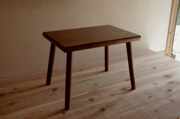 ブラックウォールナットのミニテーブル 1枚目の画像