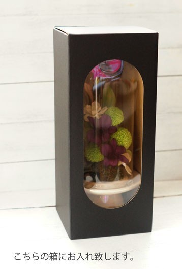 【仏花】　カーネーションとデンファレのガラスドーム入り仏花（白）　全てプリザーブドフラワーを使用しています。