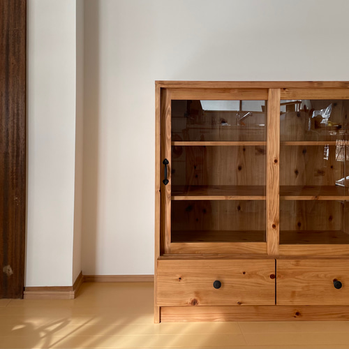 食器がたくさん入っておしゃれに見える食器棚 サイズオーダー