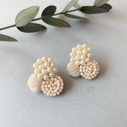 秋の耳飾り 金木犀×はっぱ ❁⃘ 刺繍編みのお花のクロッシェ