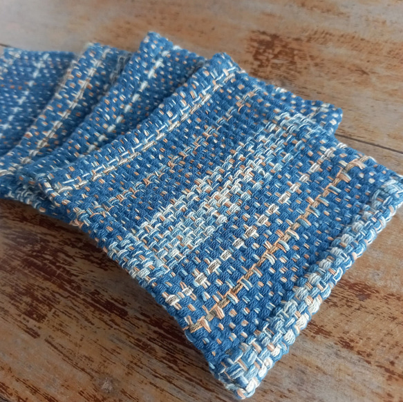 [セール]草木染めコットンの手織りコースター 藍 / 2枚 or 4枚セット 3枚目の画像