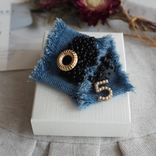 ヴォンテージCHANEL デニム 花モチーフ ブローチ ヴォンテージCHANEL デニム 花モチーフ ブローチ ヴォンテージ
