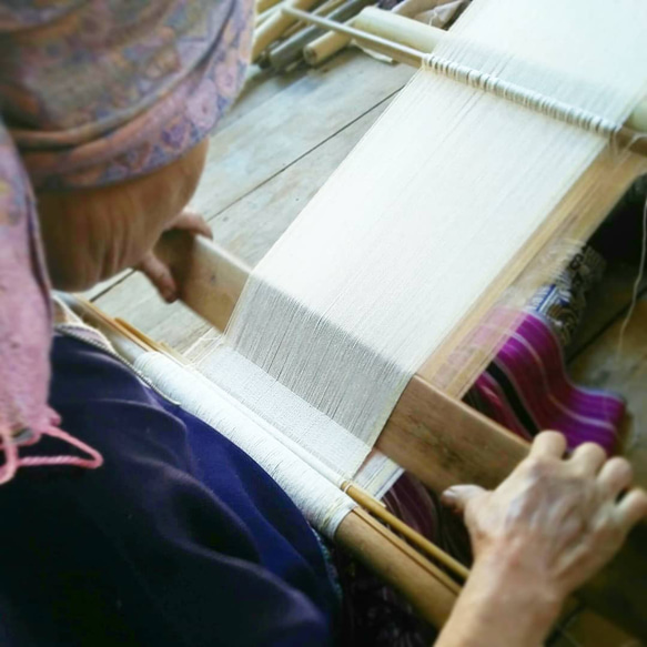 [セール]草木染めコットンの手織りコースター / マンゴーイエロー / 2枚 or 4枚セット 15枚目の画像