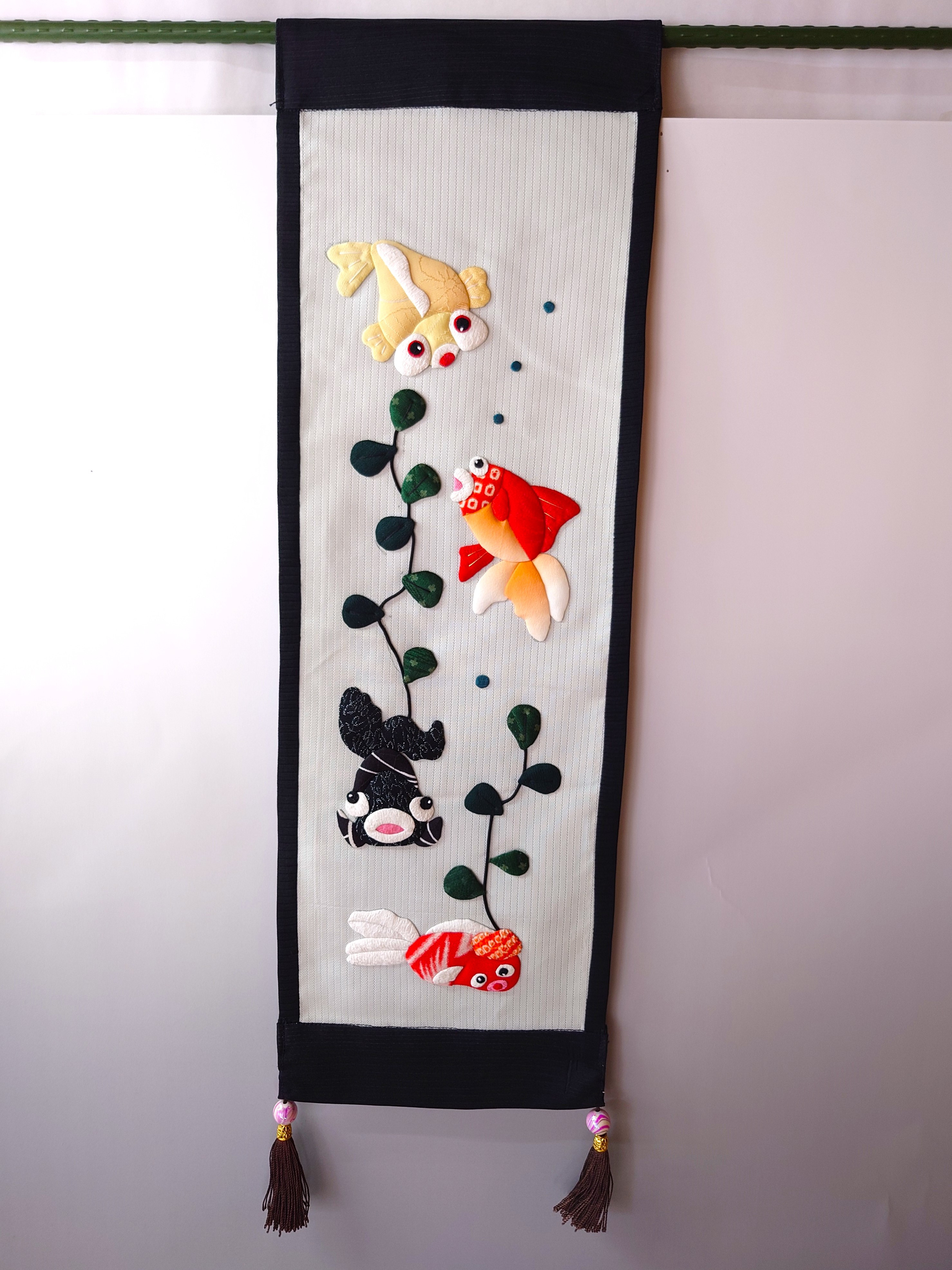 【出来上がり】水草と金魚のミニタペストリー