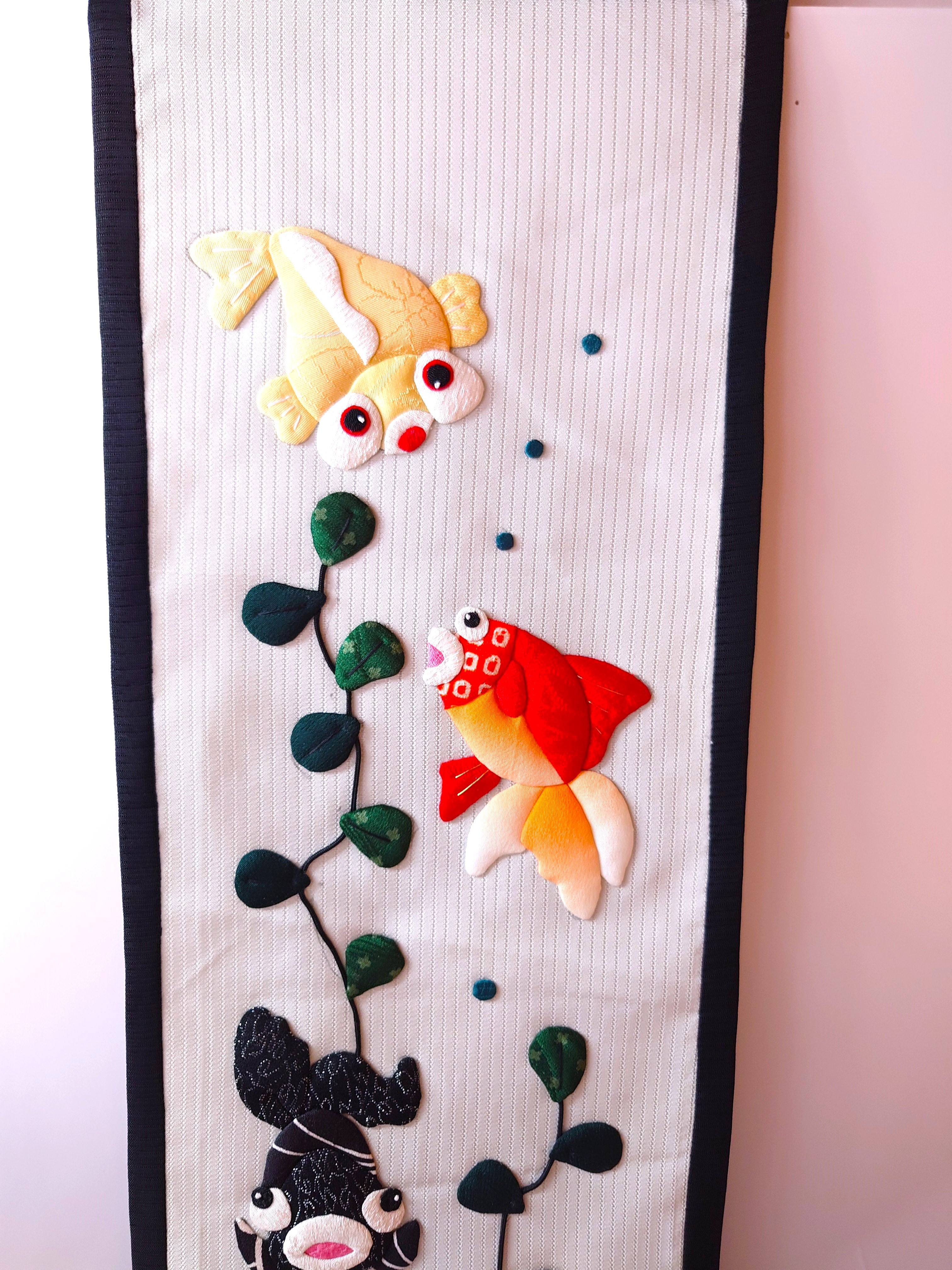 【出来上がり】水草と金魚のミニタペストリー