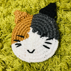 苔田かえる作‼️三毛猫のようなネコのコースター(裏面グリーン) 2枚目の画像