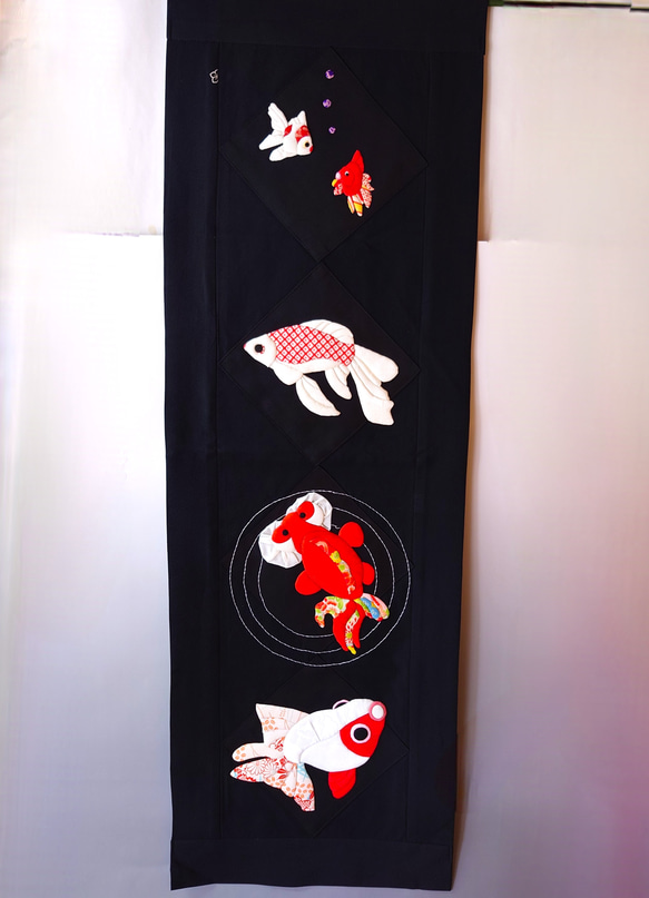 タペストリー 金魚 黒地