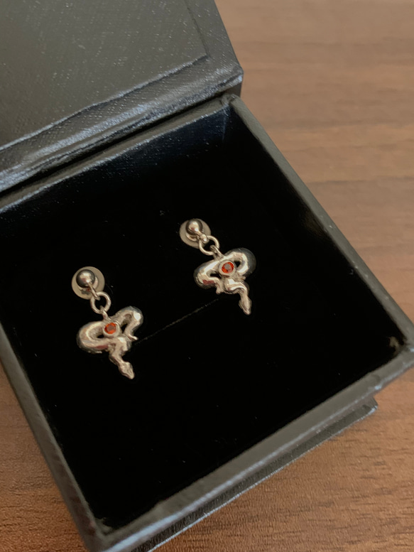 H様オーダーメイドボールパイソンのピアス 1枚目の画像