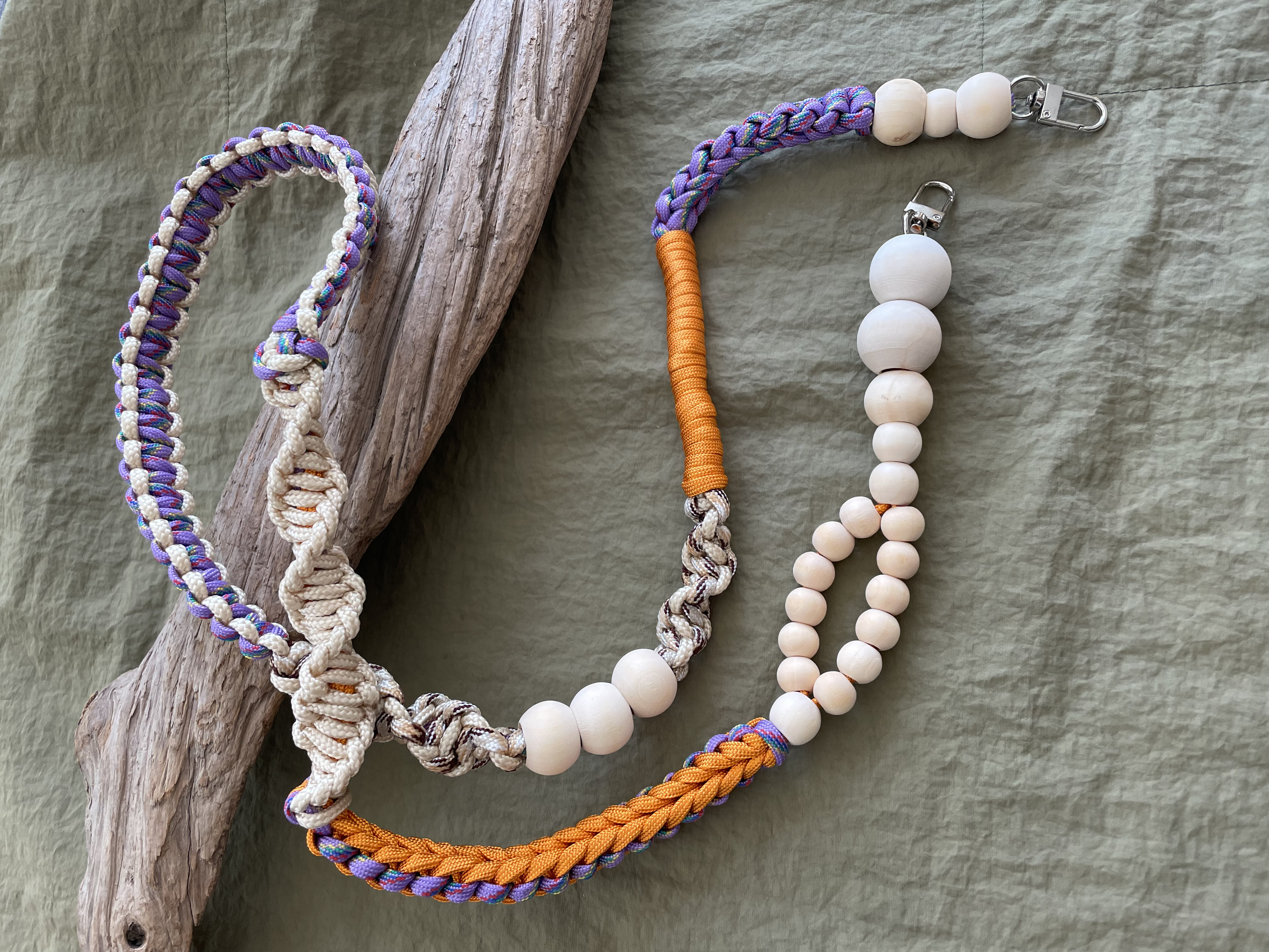 Wood ballとパラコードのストラップ　purple×orange