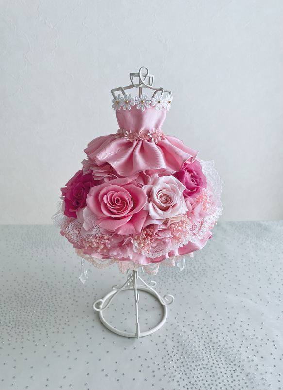 優しいピンクのトルソーアレンジ プリザーブドフラワー プリザ日和  