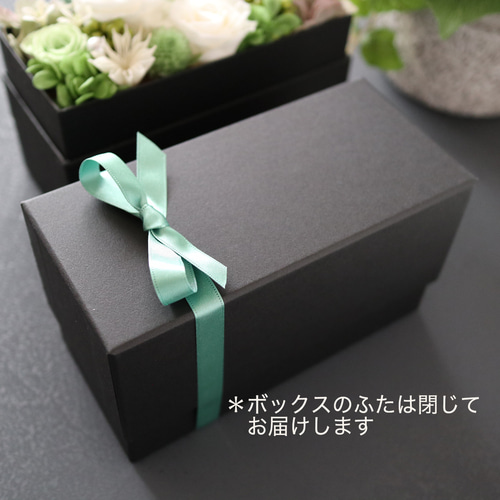 仏花・ホワイトローズ　【今だけ専用箱入り】お供え　　プリザーブドフラワーアレンジメント　 da7c672ddb269dc2c40aece340152a