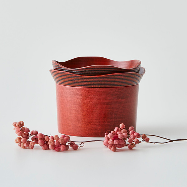 八重 ベリー -花が開くように少しずつ色づいていく植物のような漆器-