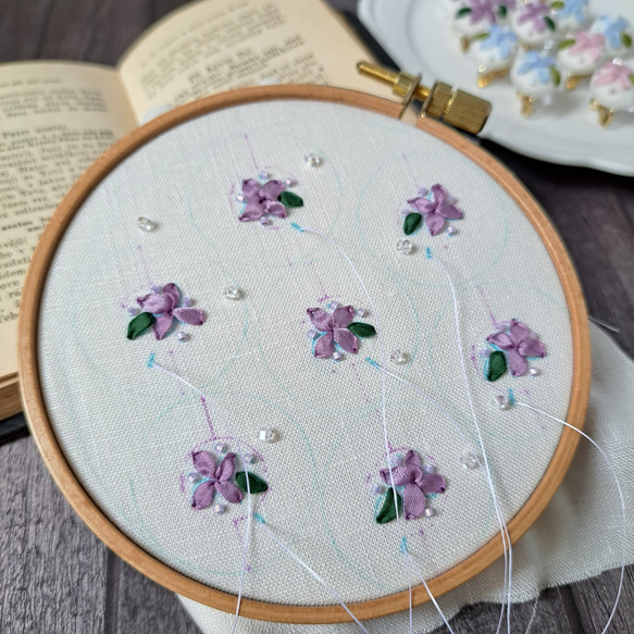 ささやかな華やぎ　雨上がりの紫陽花刺繍　くるみボタン　タックピン 16枚目の画像