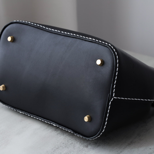 天然石×革の組み合わせ」大容量 がま口 本革手作りのレザーショルダー