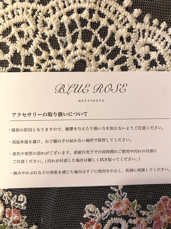 リーフ刺繍とストーンのイヤリング♡ 4枚目の画像