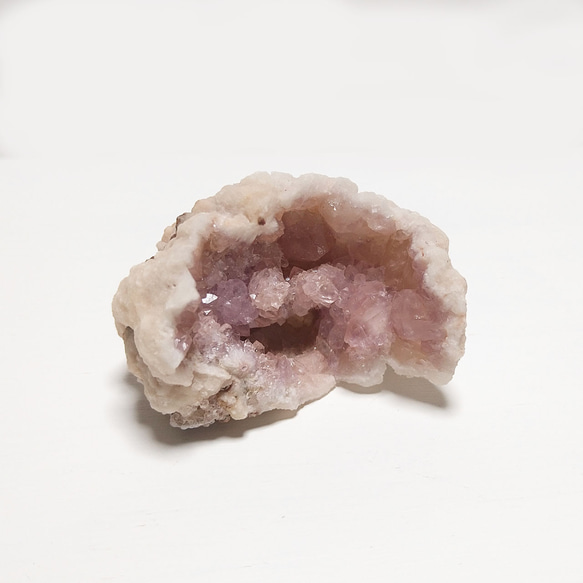 半月フォルムのピンクアメジスト 紫水晶 Pink Amethyst クラスター 鉱物 原石 鉱石 天然石 02007 1枚目の画像