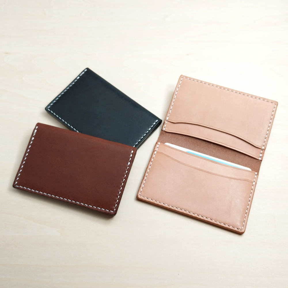 【ハンドメイド】名刺サイズも入るヌメ革のカード6枚収納型マネークリップ ハンドメイド】名刺サイズも入るヌメ革のカード6枚収納型