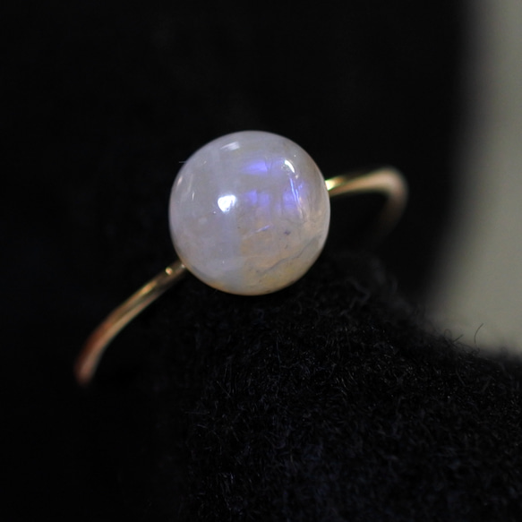 (1 件) 彩虹月光石手術不銹鋼戒指（8 毫米/均碼） 第1張的照片