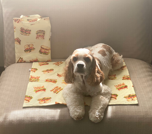 サンドイッチ×ストライプ柄オフホワイト　犬用マット　カフェマット 1枚目の画像