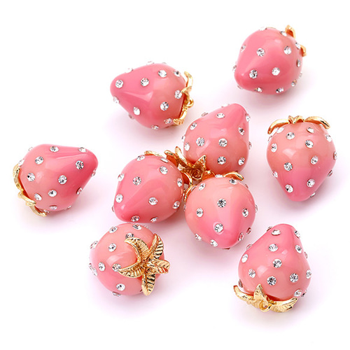 A4307-4 6個 いちごチャーム 樹脂製イチゴチャーム かわいい