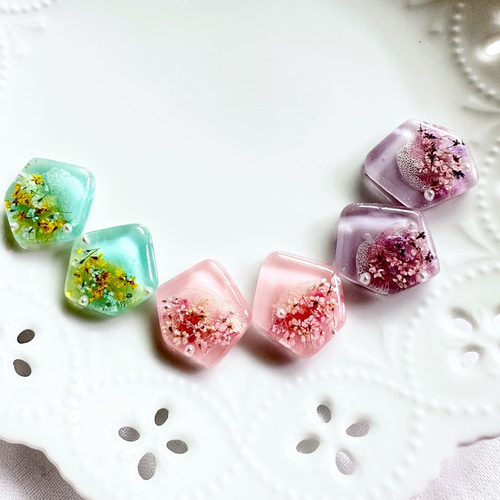小花がかわいいドライフラワーレジンピアス イヤリング ピアス