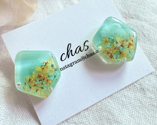 小花がかわいいドライフラワーレジンピアス イヤリング ピアス