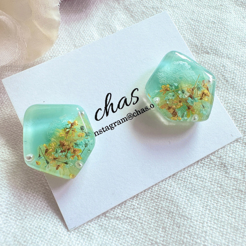 小花がかわいいドライフラワーレジンピアス イヤリング ピアス
