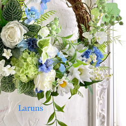 白ローズと青ブドウとグリーンあふれるの癒しのサマーリース　2023  特大38〜39センチ直径 12枚目の画像