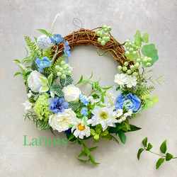 白ローズと青ブドウとグリーンあふれるの癒しのサマーリース　2023  特大38〜39センチ直径 2枚目の画像