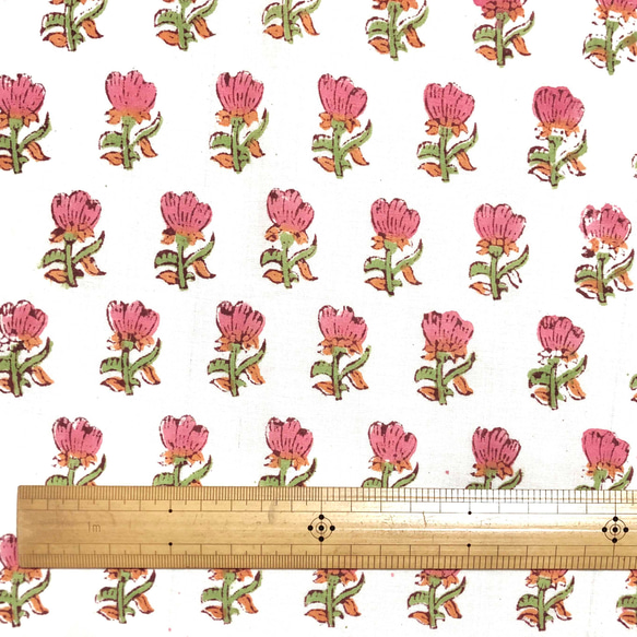 【50cm単位】ホワイトスモールピンクフラワー　インド　ハンドブロックプリント生地  コットン 6枚目の画像