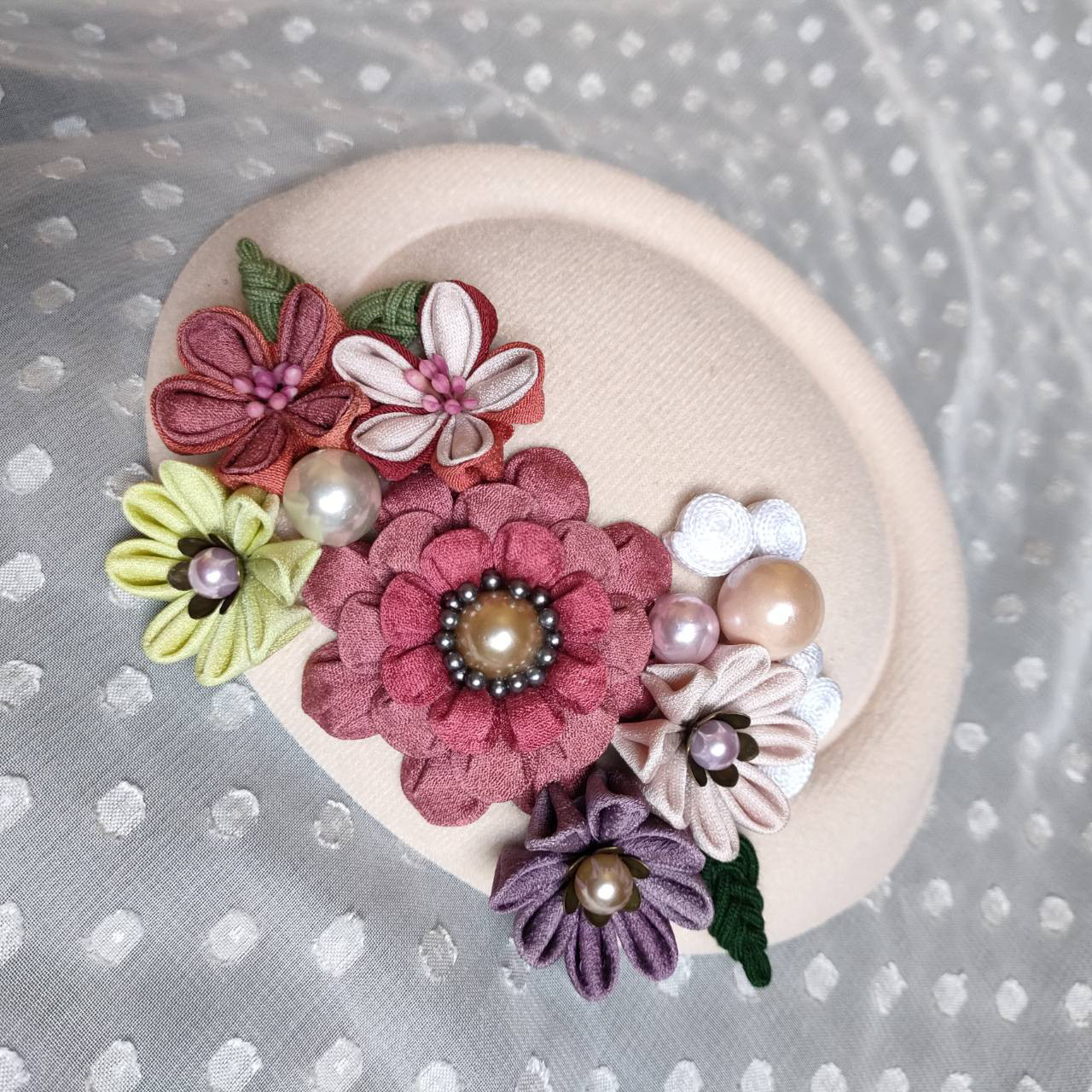 ミニベレーモチーフ　ヘッドドレス　つまみ細工　成人式　七五三　卒業式　髪飾り 　トーク帽