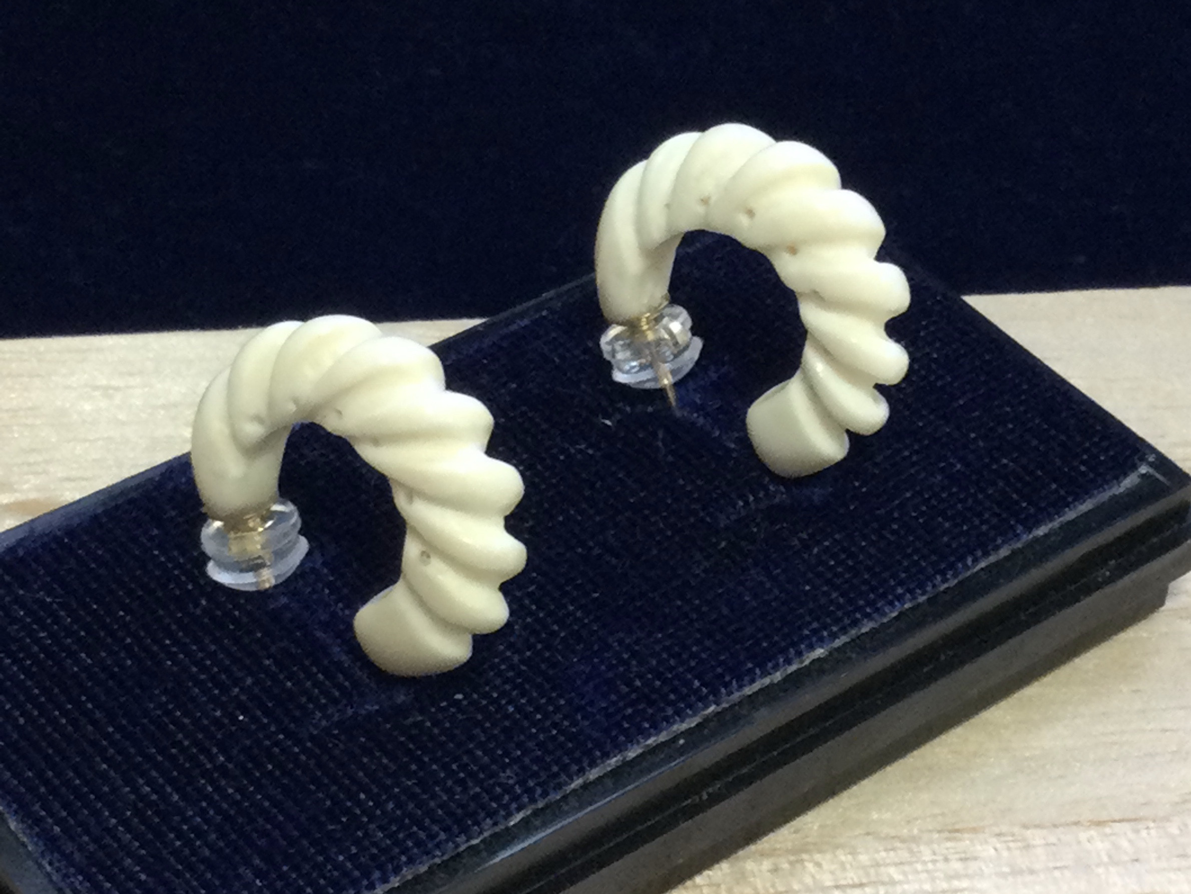 ☆本象牙ピアス（14kgf使用）※A-109