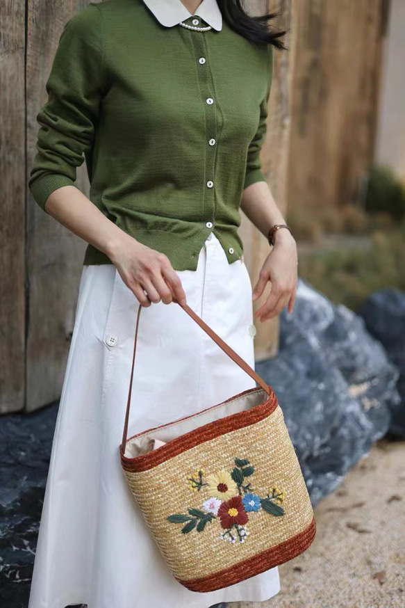 手刺繍草編みバッグ かご トート ショルダー バッグ 3枚目の画像