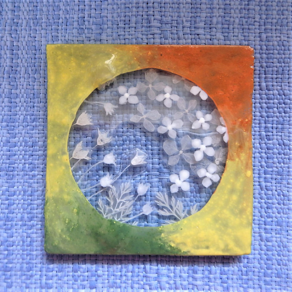 【丸窓】GLASS白灰釉mini絵画　スタンド付き　インテリア　野の花　一点物 5枚目の画像