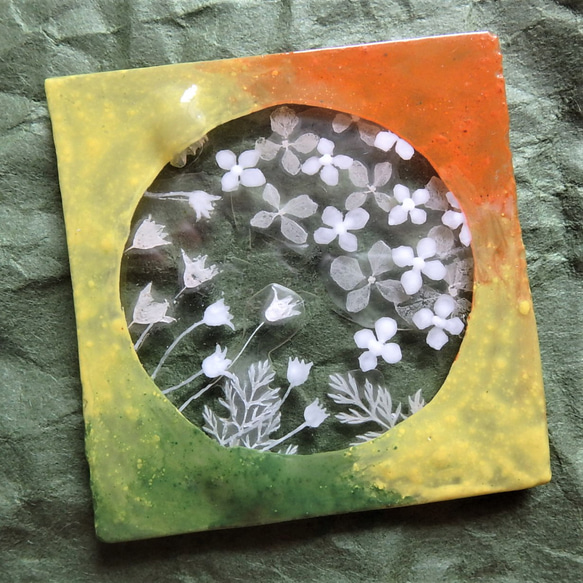 【丸窓】GLASS白灰釉mini絵画　スタンド付き　インテリア　野の花　一点物 7枚目の画像