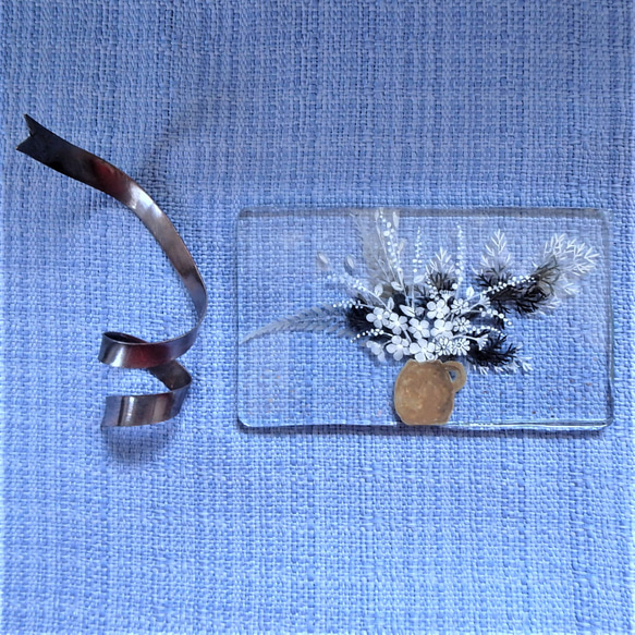 【花びん-茶】GLASS白灰釉mini絵画　スタンド付き　インテリア　野の花　一点物 2枚目の画像