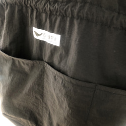 石巻縫物舎 【再販2】撥水ナイロンタフタの巾着トートバッグ　ブラック 5枚目の画像