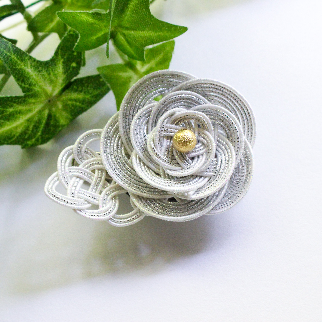 【便利な2way】薔薇のコサージュ兼ヘアアクセサリー シルバー 小