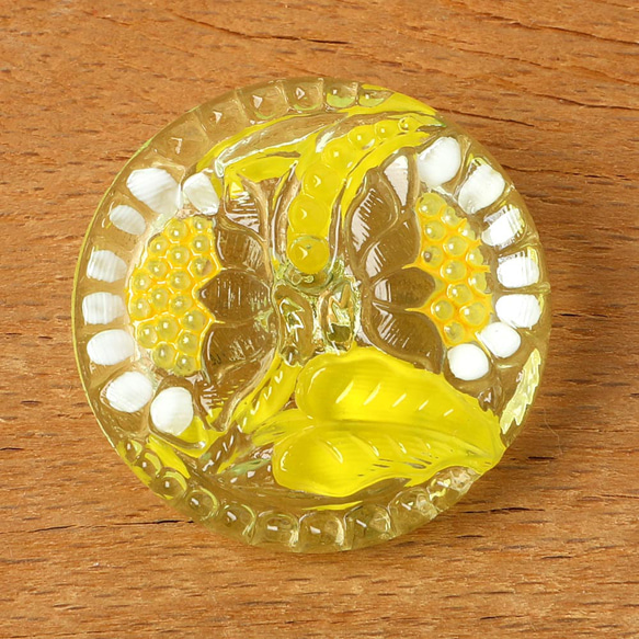 レモン色 ひまわりのガラスボタン 2.7cm 5枚目の画像