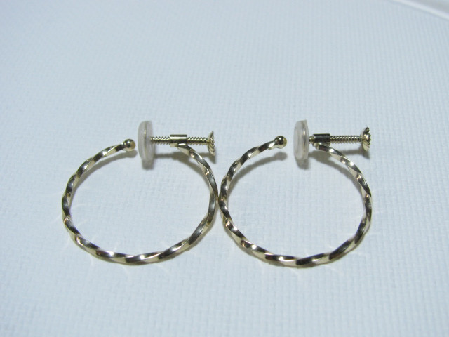 k10YG*フープピアスみたいなイヤリング（外径約20mm）