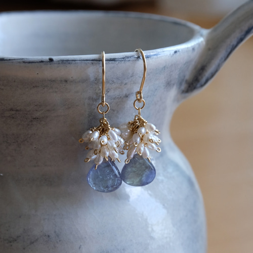 天然石 宝石質タンザナイトのイヤリング 小さな淡水パール