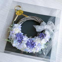 【送料無料】  くすみカラーの花々と鮮やかブルーのリース 7枚目の画像