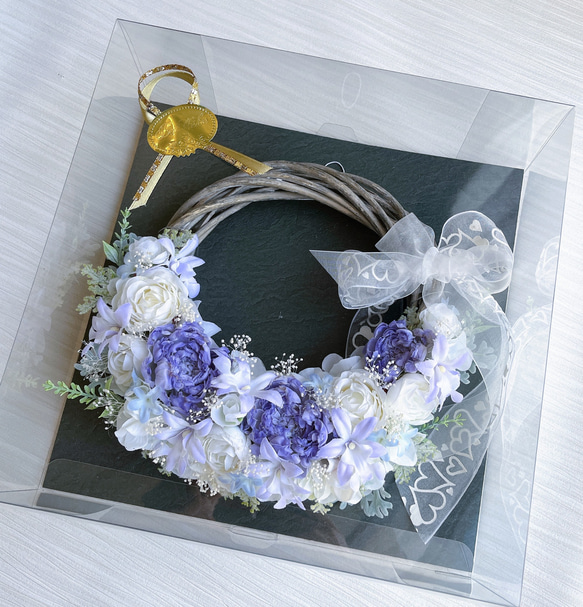 【送料無料】  くすみカラーの花々と鮮やかブルーのリース 7枚目の画像