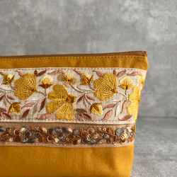 インド刺繍×帆布☆大きめサイズ/マルチポーチ〈マスタード・イエローゴールドのお花〉 3枚目の画像