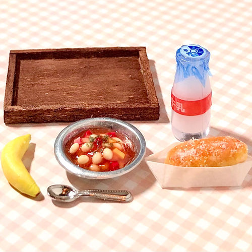 昭和レトロな給食（ポークビーンズ＆バナナ）のミニチュア その他置物