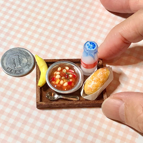 昭和レトロな給食（ポークビーンズ＆バナナ）のミニチュア その他置物