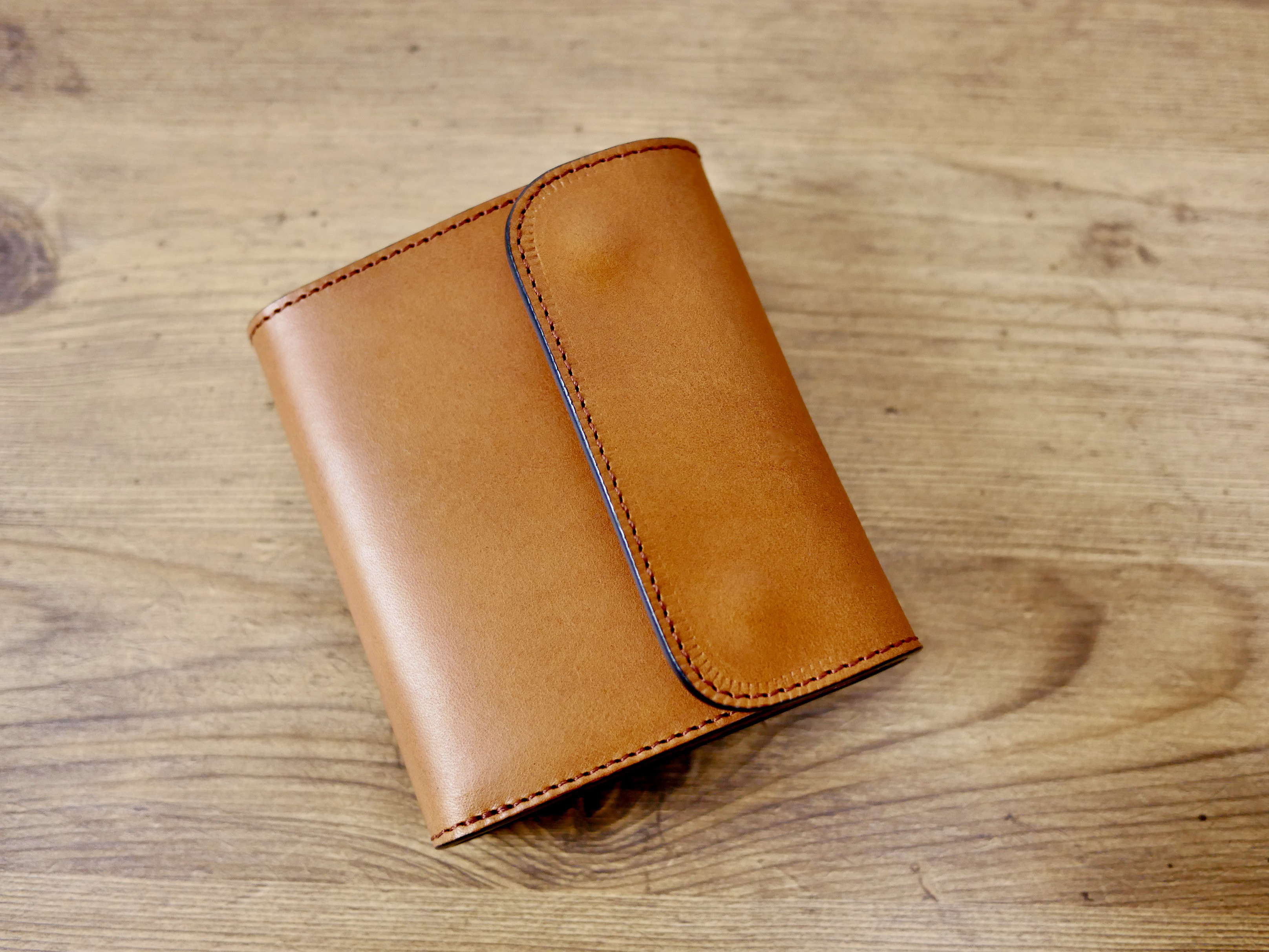 イタリアンレザーのコンパクトなお財布　ポケットウォレット　ブラウン