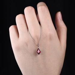 7 月の誕生石ルビーネックレスユニークな赤い宝石ソリティアペンダントミニマリストネックレス誕生日ジュエリーギフト 3枚目の画像